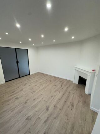  Appartement à louer 2 pièces 33 m²