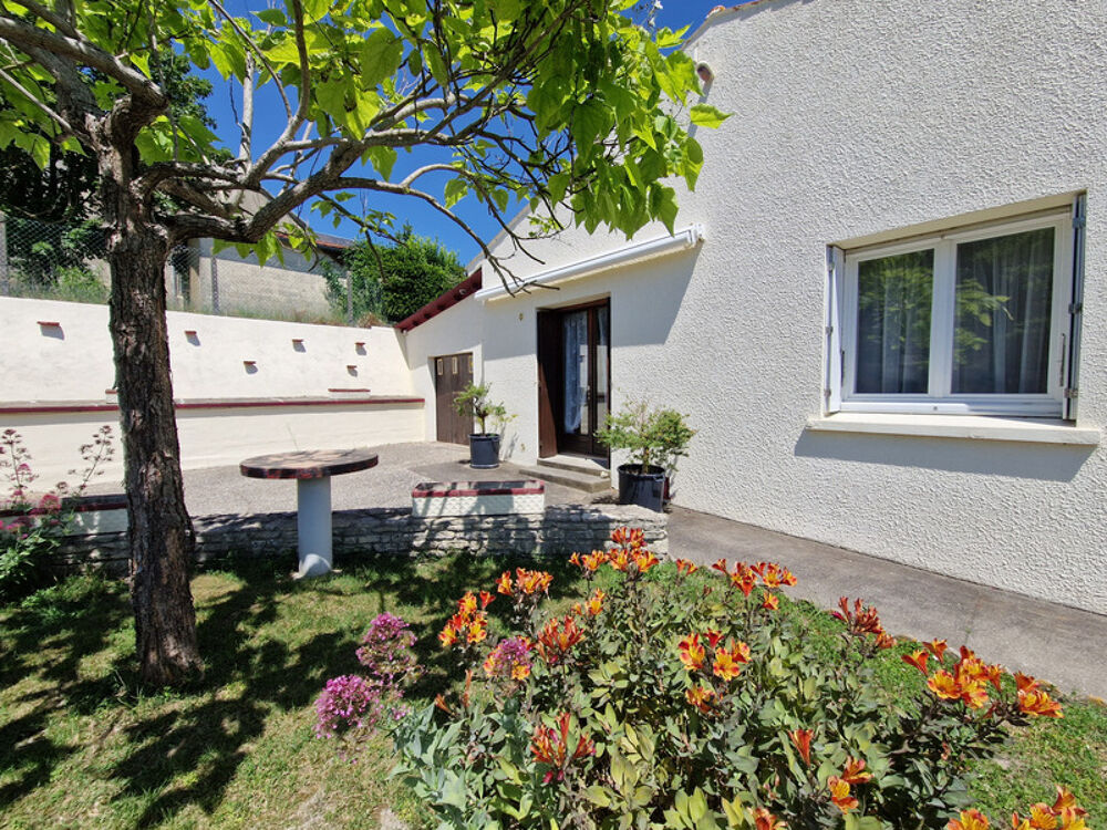 Vente Maison Maison à vendre 4 pièces TONNAY BOUTONNE (17)- Plain-pied- Jardin- Garage Tonnay boutonne