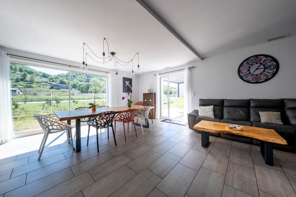 LA BASTIDE-DE-SÉROU  Villa d'environ 157 m², 4 chambres, DPE B, photovoltaïque et vue dégagée