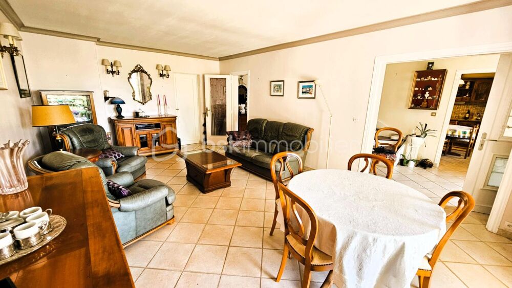 UNE MAISON AUX VOLUMES GÉNÉREUX ET AU POTENTIEL RARE À VERT-LE-GRAND