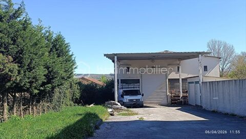   Hangar + 2 garages 