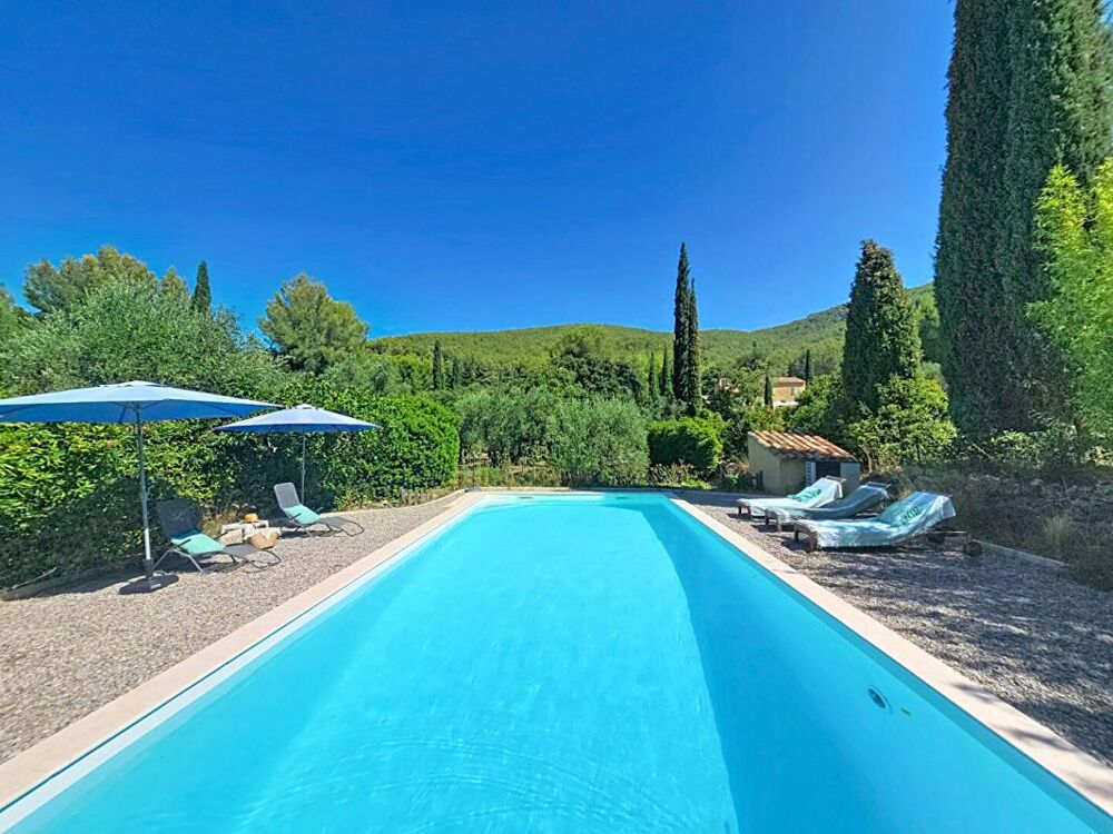 SANARY - Villa 8 chambres + T2, piscine chauffée, double garage, 6500 m² de terrain
