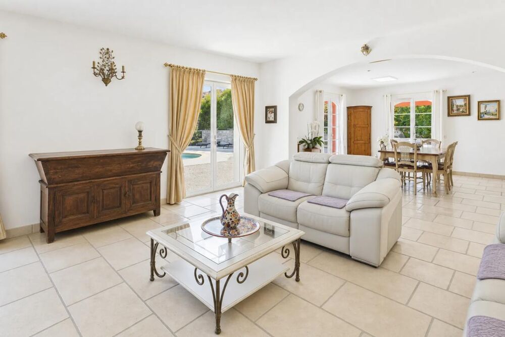 Villa familiale de 250 m² avec piscine, terrain plat