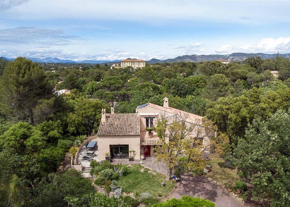 FREJUS - Hameau de Valescure - Villa 175 m² , dépendance, 4 chambres