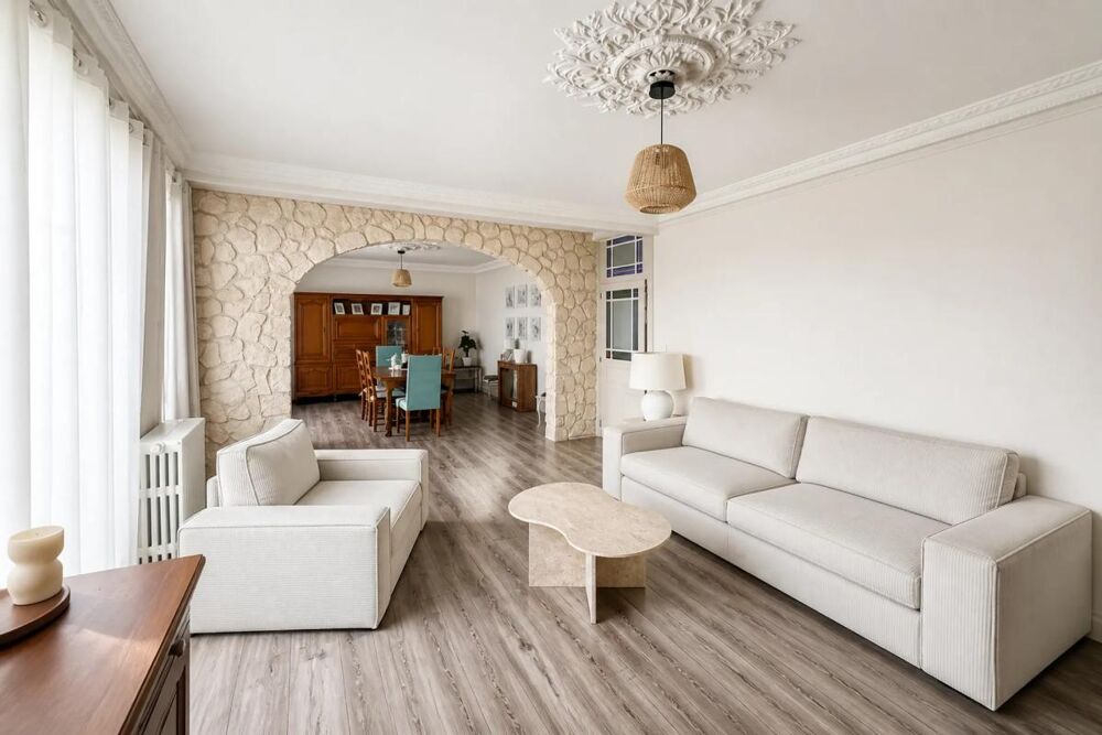 Maison de Maître 5 pièces 134 m² à Tronget avec Pré et Étables
