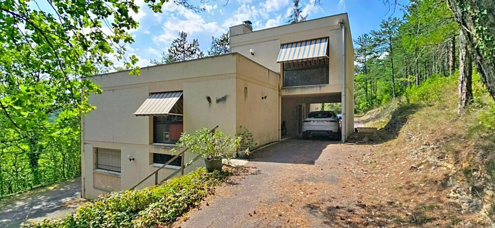 Maison d'architecte d'une surface habitable de 185 m², sur plus de 7 000 m² de terrain, à Boulazac