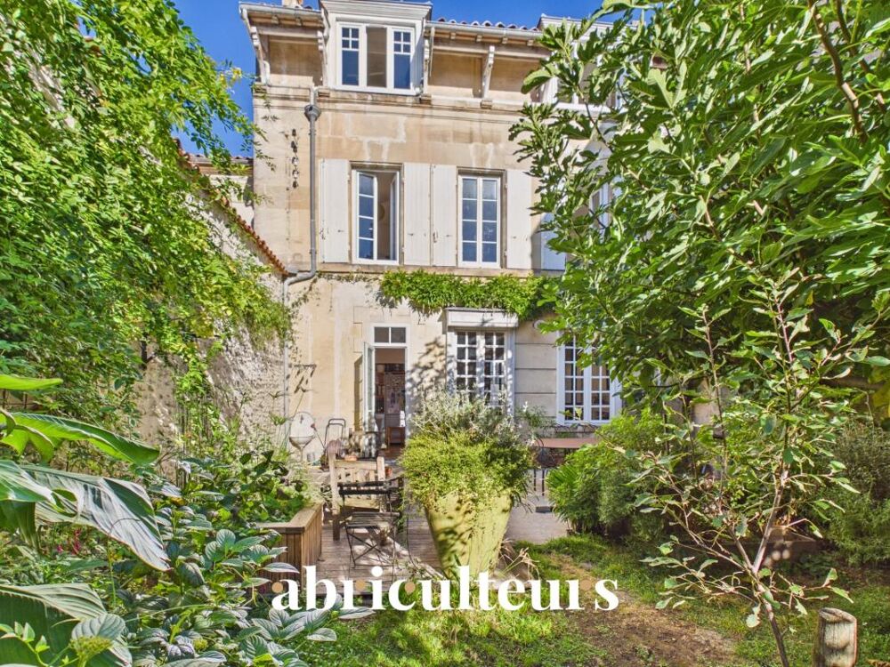 Vente Maison Maison de ville 8 pièces – 5 chambres – Jardin – Cognac Jardin Public Cognac