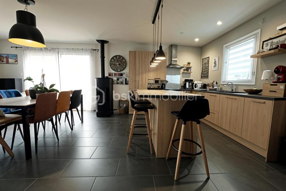 MAISON 4 CHAMBRES / GARAGE / PROCHE BOURG