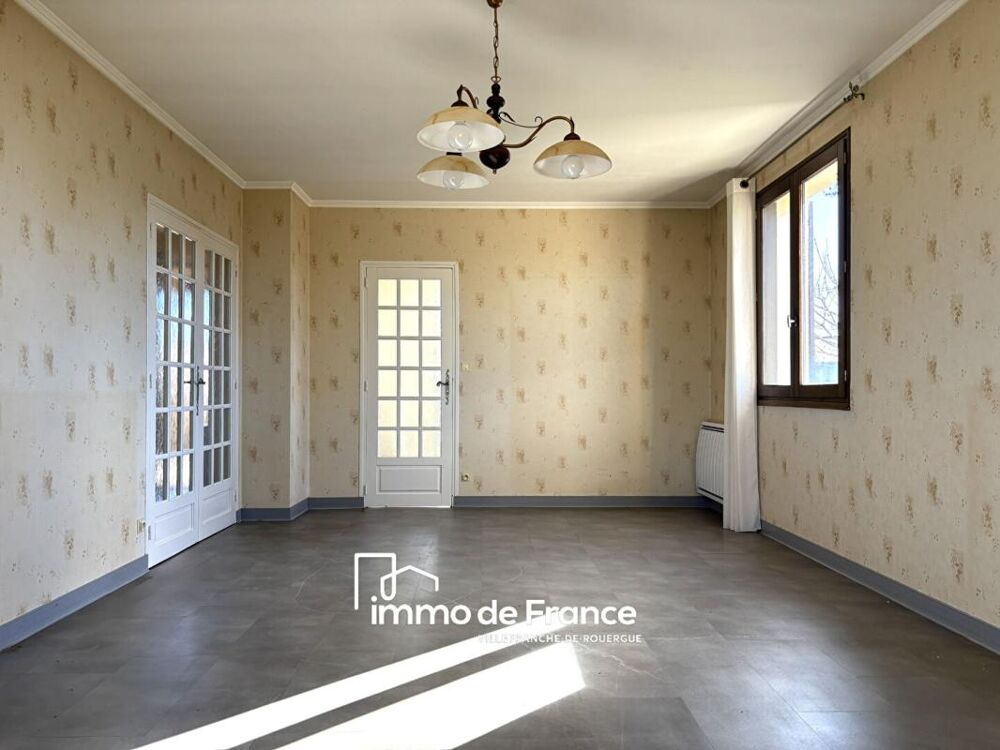 Maison pavillonnaire avec sous-sol complet et terrain clos