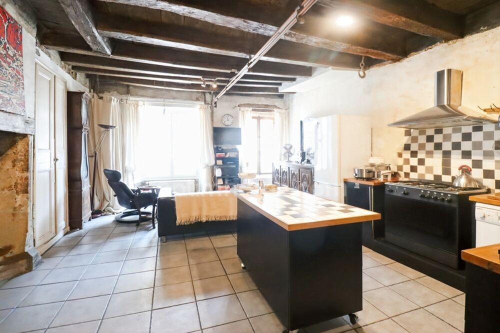 Maison de charme de 104 m² - 4 pièces - 3 chambres ave cour et garage - MAGNAC LAVAL (87)