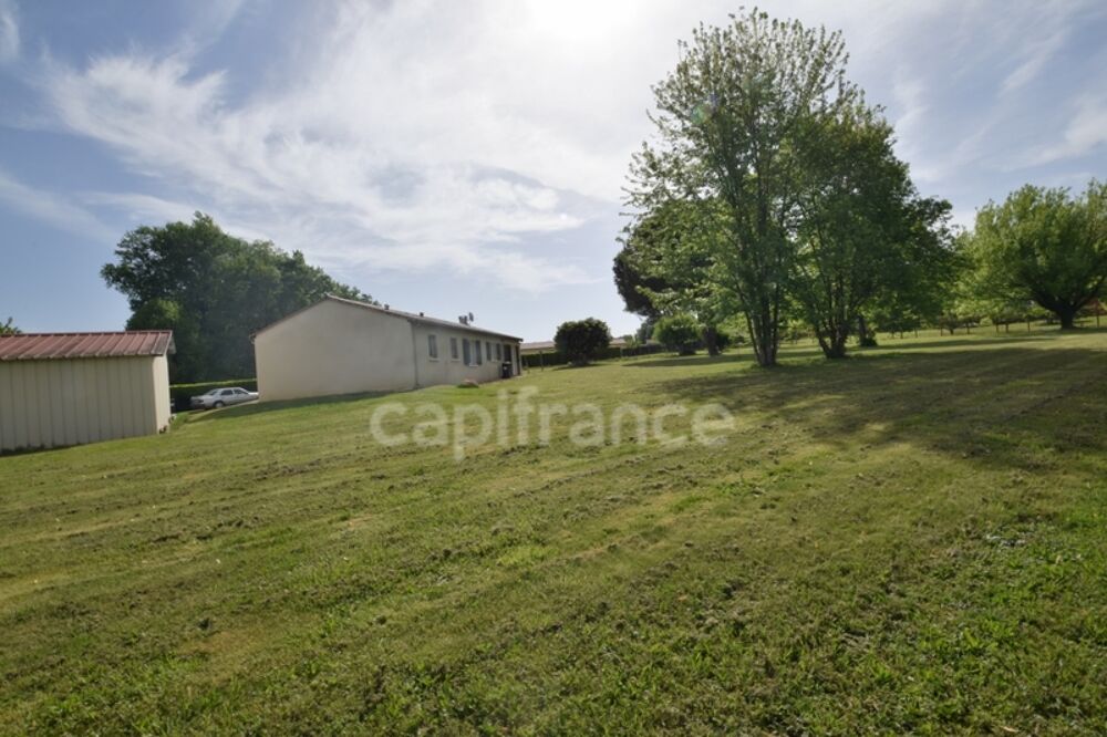 Vente Maison Maison de plain pied - 3 chambres - garage - hangar - terrain clos Agnac