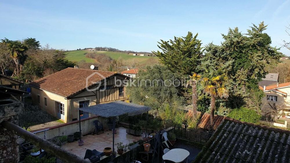 Maison de village en plein centre de Basoues