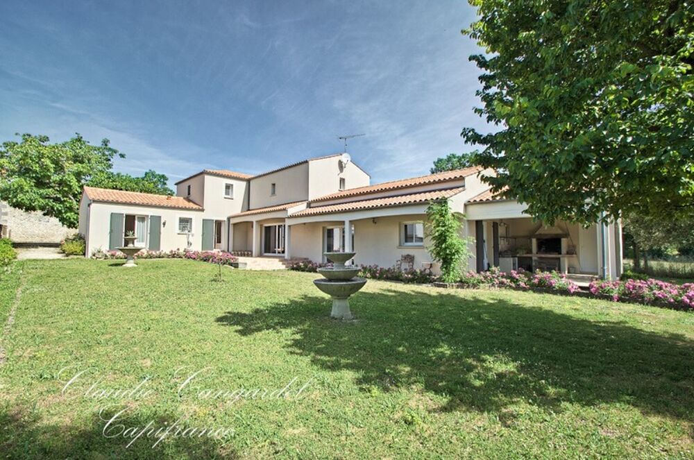 Vente Maison Maison à vendre de 217 m² au calme, sur plus de 2 100 m² de parcelle, à 7 min de Châtelaillon-Plage Chatelaillon plage