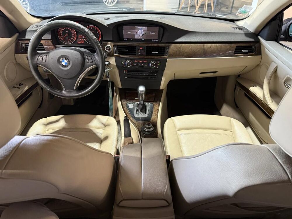 S&eacute;rie 3 (E92) Coup&eacute; 330i 3.0 i 272cv Bo&icirc;te auto LUXE 2009 occasion 85190 Venansault