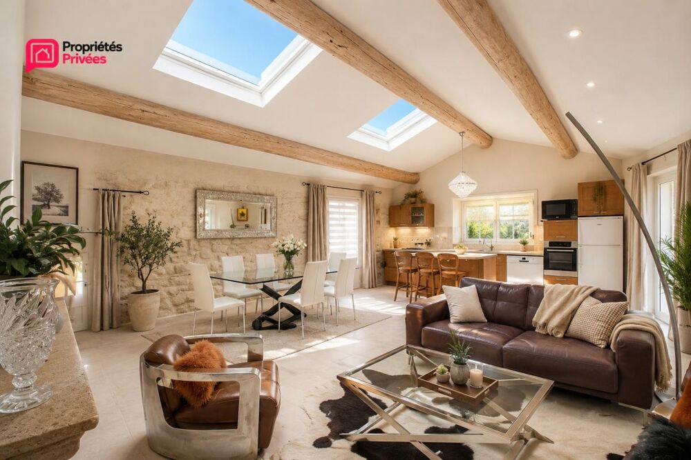 UZES : A 5 minutes d'Uzès, magnifique maison en pierre rénovée avec terrasse tropézienne, 3 chambres, Grand séjour, et garage ex