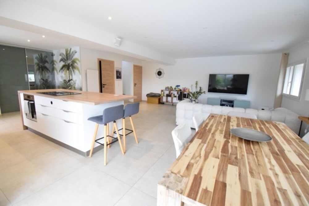 Vente Maison Maison à vendre 5 pièces Les Thermes rénovation récente et jardin exotique  Vidéo disponible Mandelieu la napoule