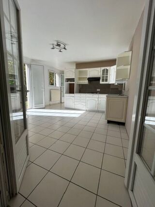  Maison à louer 8 pièces 189 m²