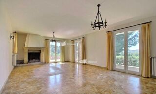 Vente Villa Le Castellet  Propriété de caractère au potentiel exceptionnel, au coeur d'un écrin de nature - 860 000 euros Le castellet