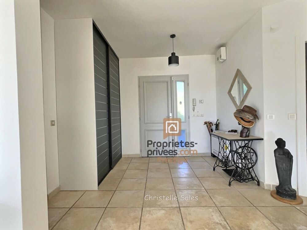 Villa 7 pièce(s) 185 m2 avec piscine proche fréjus