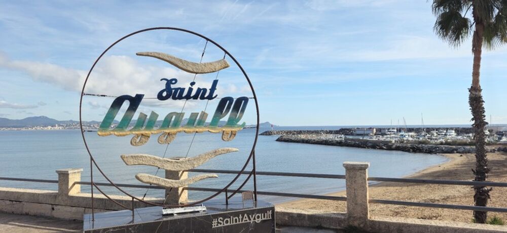 ? Studio cosy avec grand jardin privatif  Rare en plein centre de Saint-Aygulf !