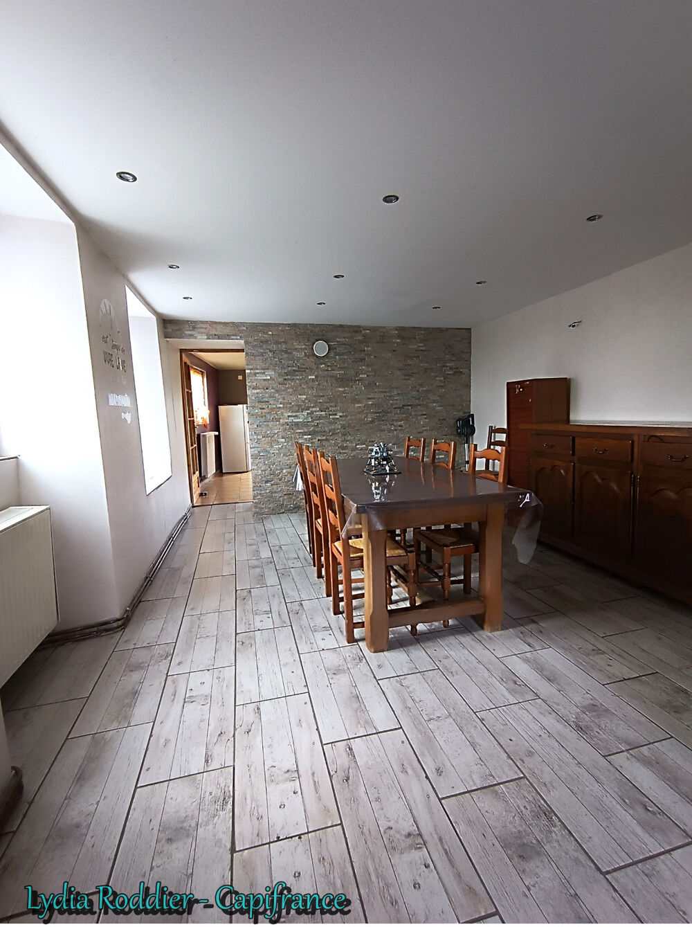 Maison avec 4 chambres  terrain clôturé  deux terrasses - PUY GUILLAUME (63290)