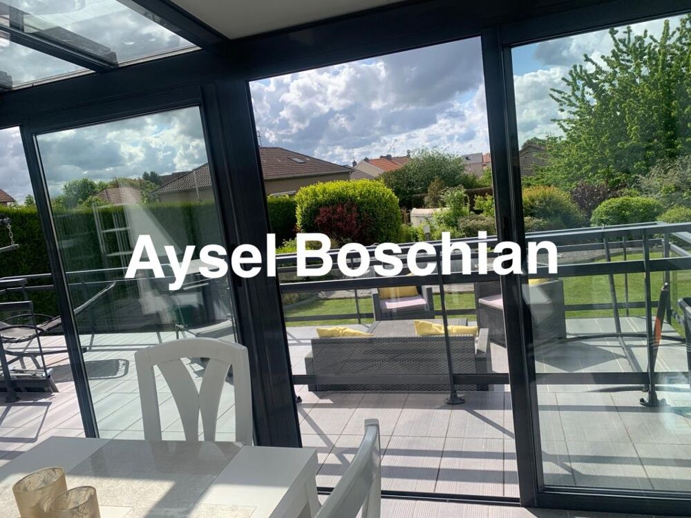 MAISON INDIVIDUELLE - PLAIN- PIED- 128M2 -4 CHAMBRES - 3 GARAGES - PARKING- TERRAIN - SOUS-SOL COMPLET -LEXY