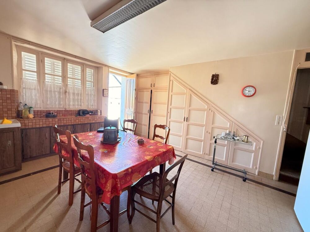 EN EXCLUSIVITE ! Maison en pierre de 136m², 2 garages sur terrain de 950m² 71 500 €