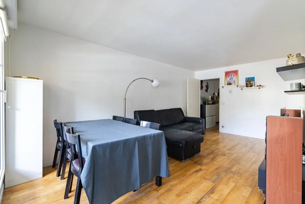 Appartement à vendre 4 pièces avec bureau, loggia et deux places de parking dans une résidence et recherchée