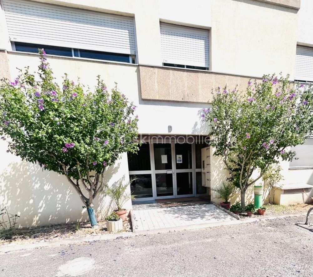 Location Appartement APPARTEMENT T4 - RÉSICENCE ROCHEFLEURS, ARLES Arles