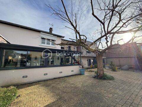   Hôtel Restaurant dans le centre d'Acquigny 27400 - terrasse, stationnement 