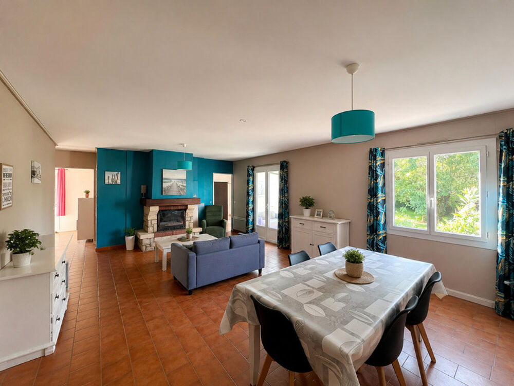 Vente Maison Maison à vendre 6 pièces SAINT SAUVANT (17)Avec terrain en zone U Saint sauvant
