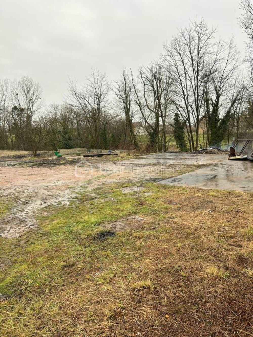 Tènement immobilier avec fort potentiel  2 maisons + Dépendances  Terrain 3 500 m²  Bord de canal