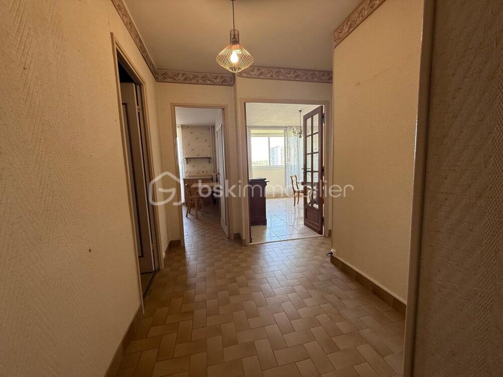 Nouveau prix pour cet appartement, Séjour lumineux, trois chambres, 6ème étage dans résidence privée, sécurisée