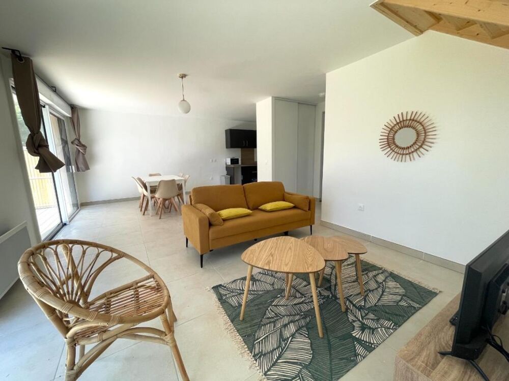 Maison T4 meublée avec jardin, terrasse et parking à UZES