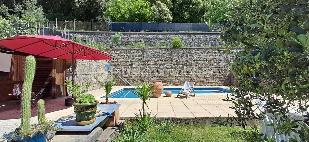 Elégante demeure de charme, aux pieds des Cévennes, avec piscine et vue dégagée