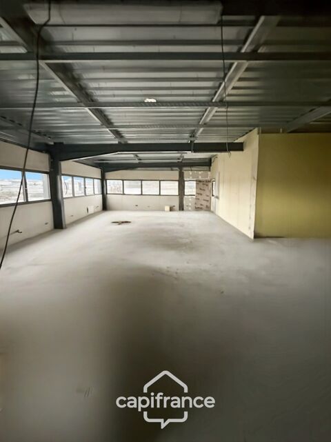   Local/bureau à louer DOMERAT (03) de 150 m2 situé dans la zone commerciale de chateauguay 