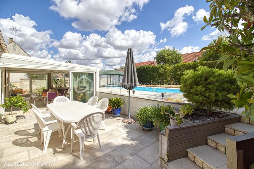 CRÉPY-EN-VALOIS  MAISON INDIVIDUELLE AVEC PISCINE COUVERTE