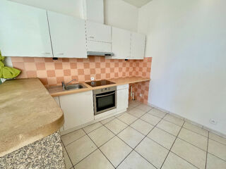  Immeuble à vendre 15 + pièces 700 m²