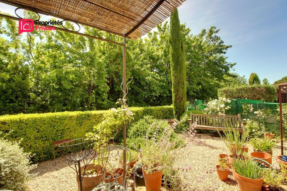 UZES 5 minutes a pieds de la place aux herbes , 105 m² 3 chambres garage place de parking et jardin de 50 m²