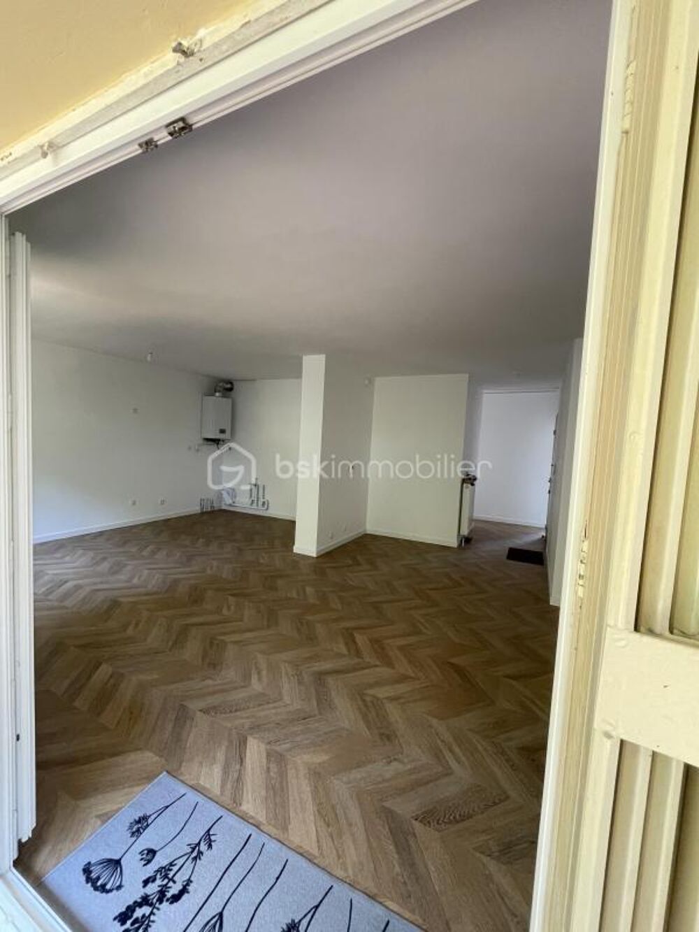 Appartement rénové avec terrasse de 83m2 au coeur de Venelles  Calme et tout à pied