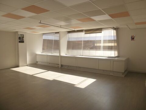   600 m2 de bureaux avec parking à vendre à Cergy au prix de 650000 euros 