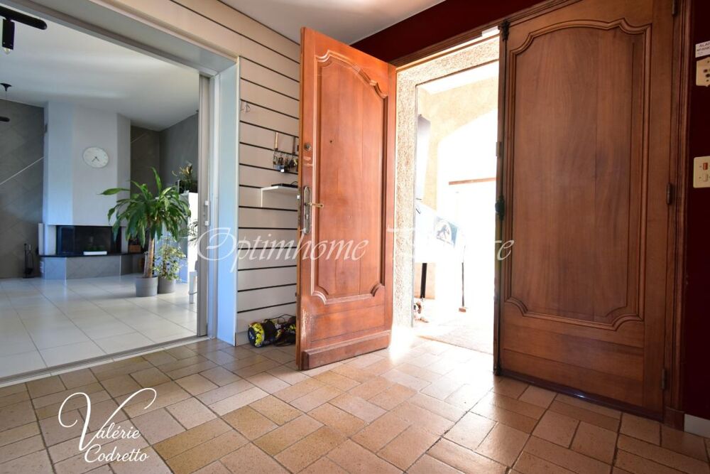 LA MOUTONNE  VILLA 185 M²  6 CHAMBRES  PISCINE  TERRAIN 1 996 M²  4 GRANDS GARAGES 83260
