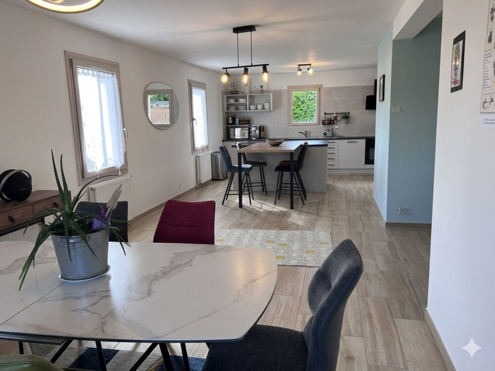 Maison à vendre 5 chambres BUSSAC SUR CHARENTE (17)