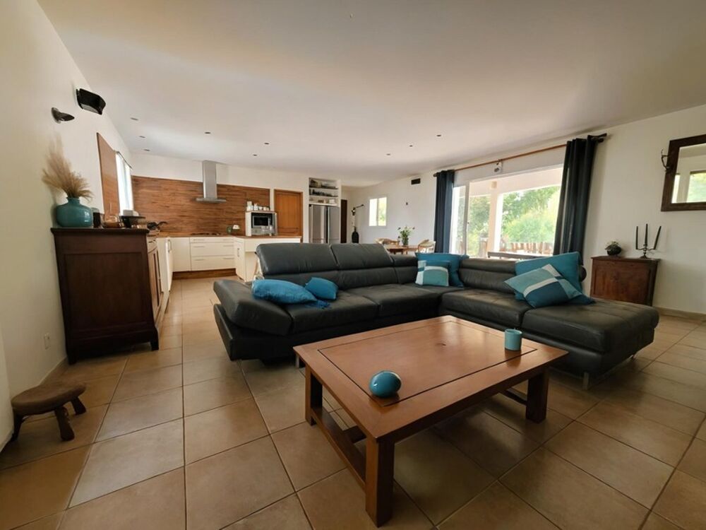 Vente Maison Maison à vendre 6 pièces PUY DU LAC (17) Puy du lac