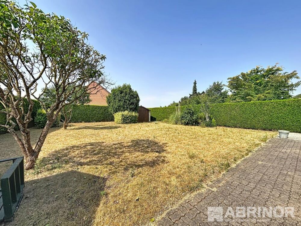 Maison individuelle en briques bâtie sur 697 m²