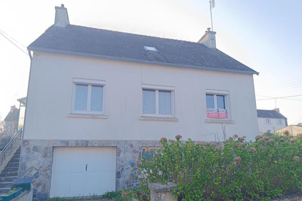 29520 Châteauneuf du Faou maison de ville 3 chambres, sous sol complet et combles aménageables