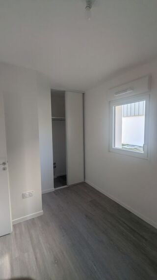  Appartement à louer 3 pièces 65 m²