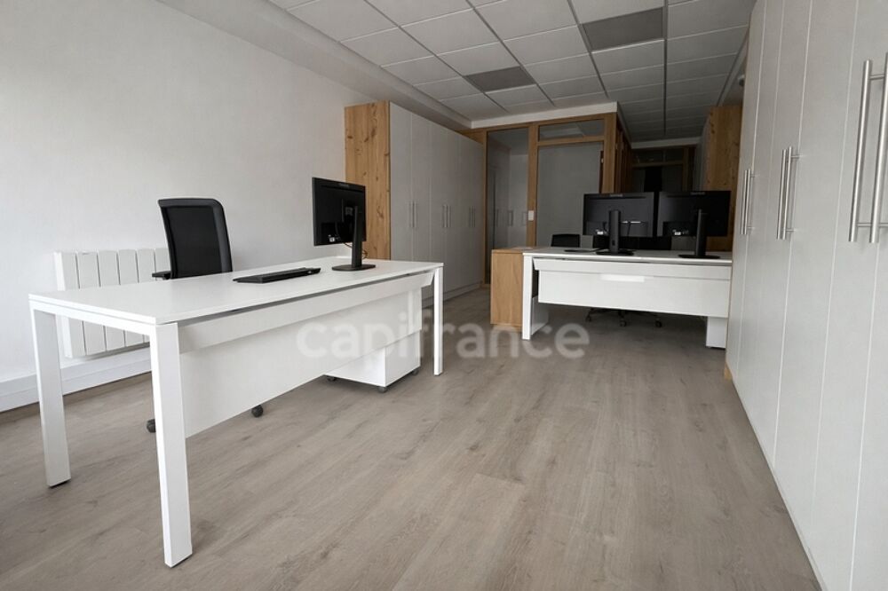   A Vendre : Local pour activité professionnelle ou bureaux au coeur du Grand Bornand - Emplacement stratégique dans une station d Le grand bornand
