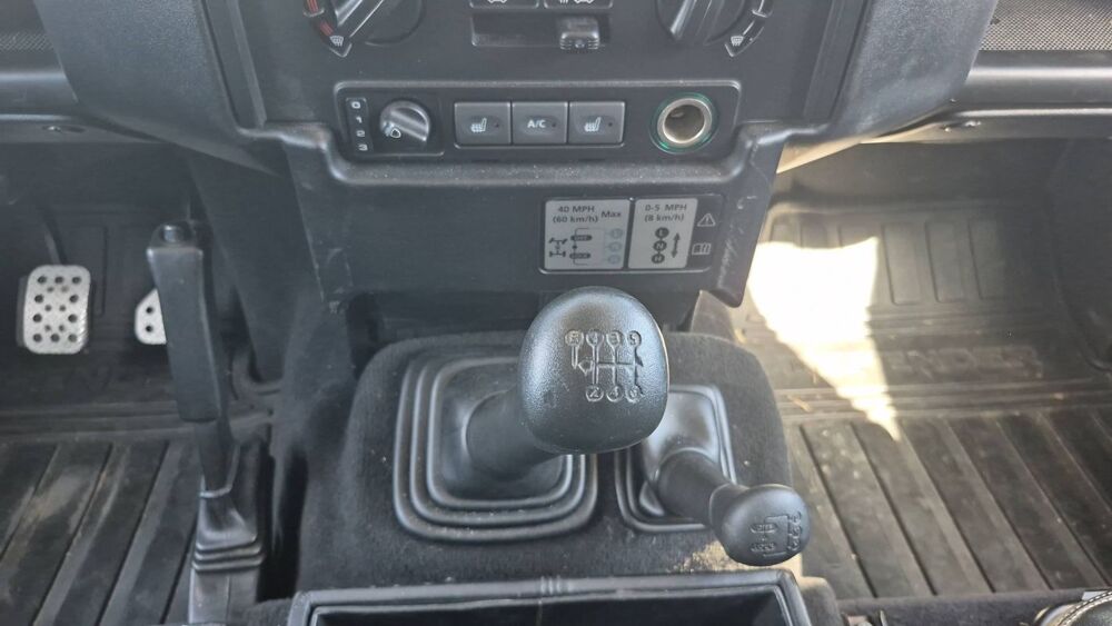 Defender 3 2.2 TDCi 122 4WD SE 2012 occasion 89770 Chailley