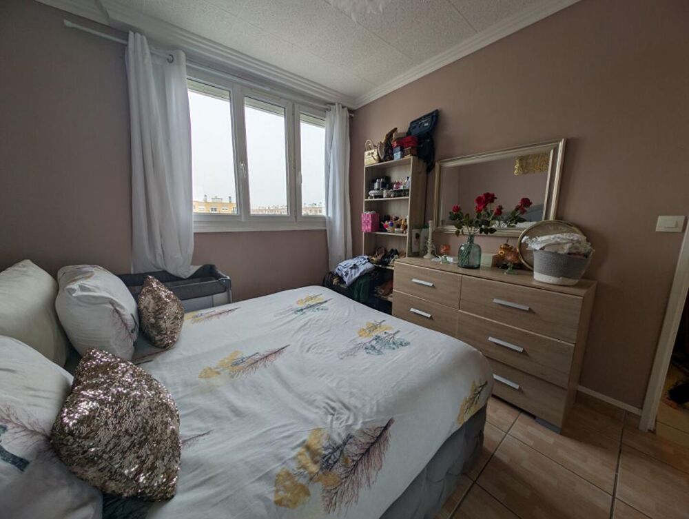 Vente Appartement DREUX (28100) Grand T4, dernier étage, ascenseur + parking + cave ! Dreux